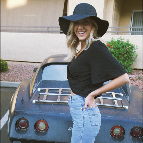 Meet your Posher, Kim - Picture 2 of 6